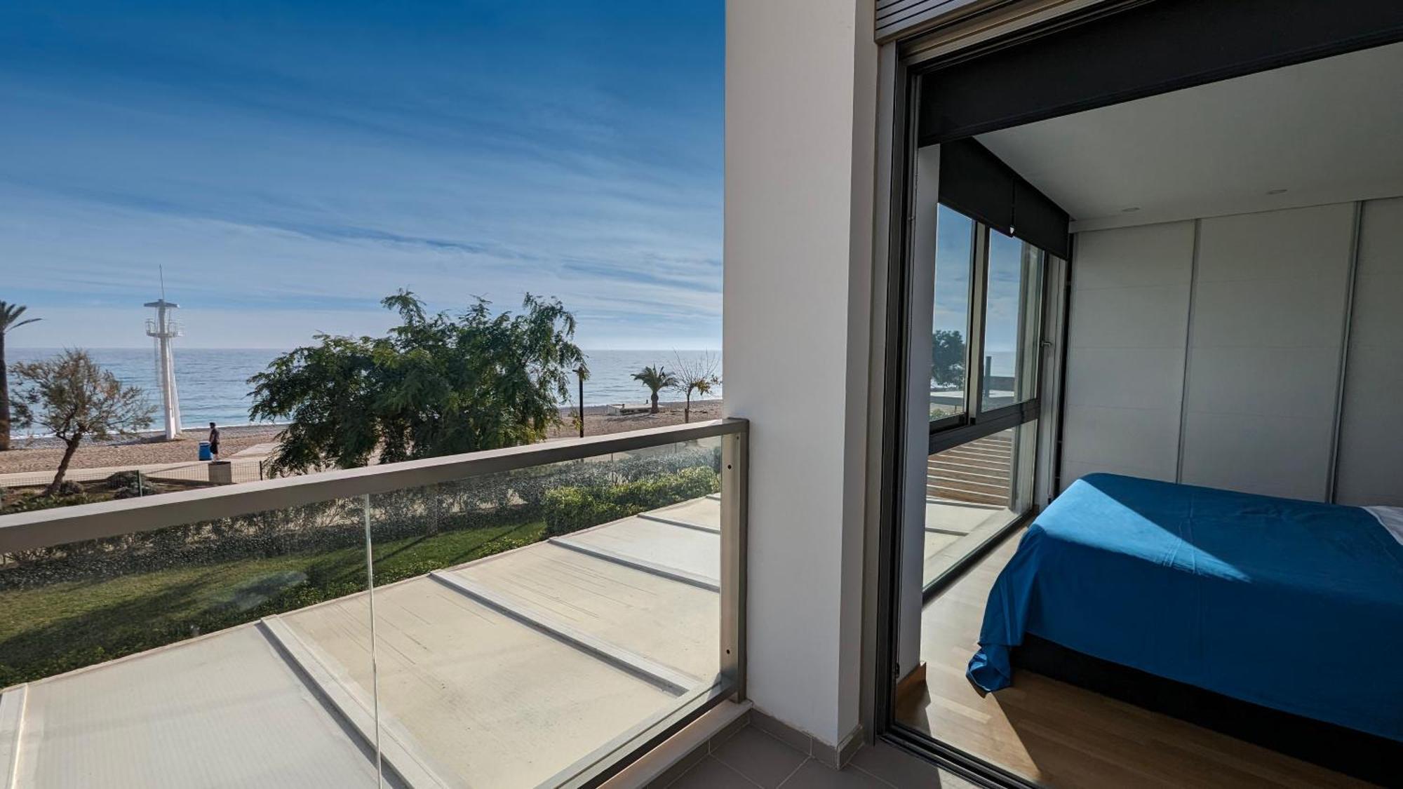 Villa Paradise Beachfront Luxury *